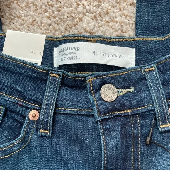 Levi Mid Rise Slim Boyfriend cropped jeans - Picture 10 of 13